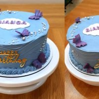 Tort albastru cu fluturasi mov pentru Bianca